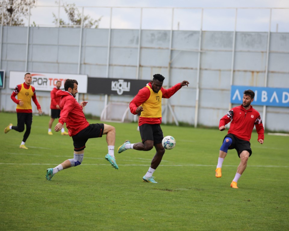 Sivasspor'da Kasımpaşa maçının hazırlıkları sürüyor