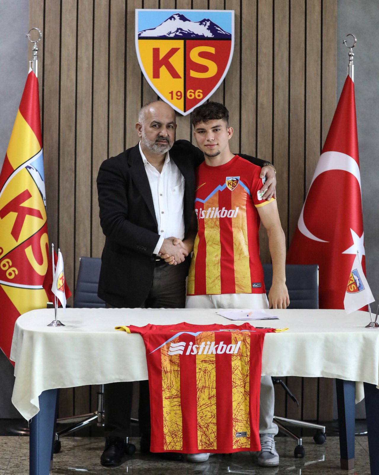 Kayserispor, Muhammed Eren Arıkan'ın sözleşmesini 3 yıllığına uzattı