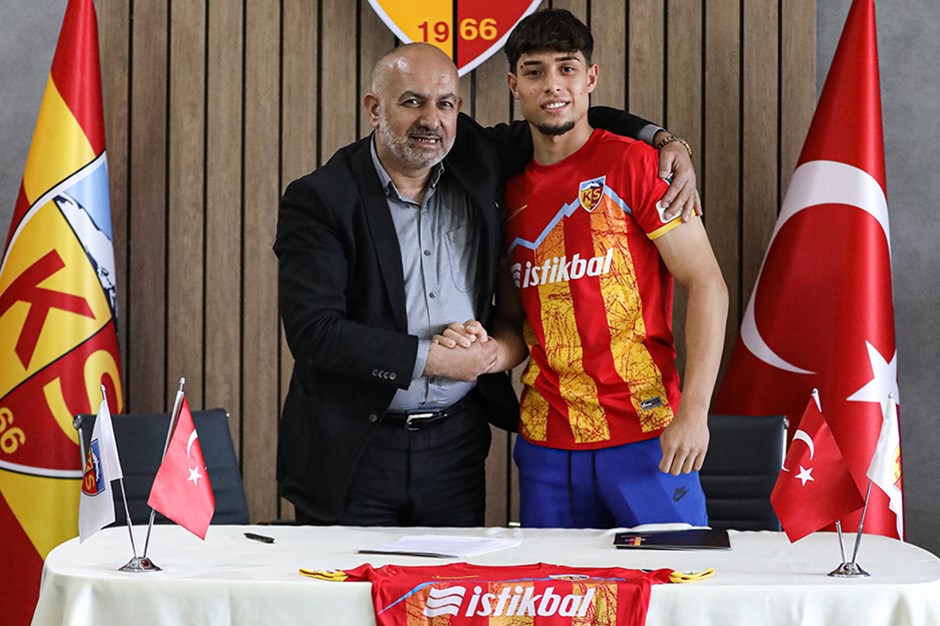 Kayserispor, Talha Sarıarslan'ın sözleşmesini 2 yıllığına uzattı