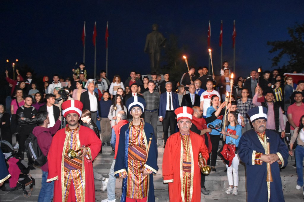 Fener alayı ve gençlik yürüyüşü