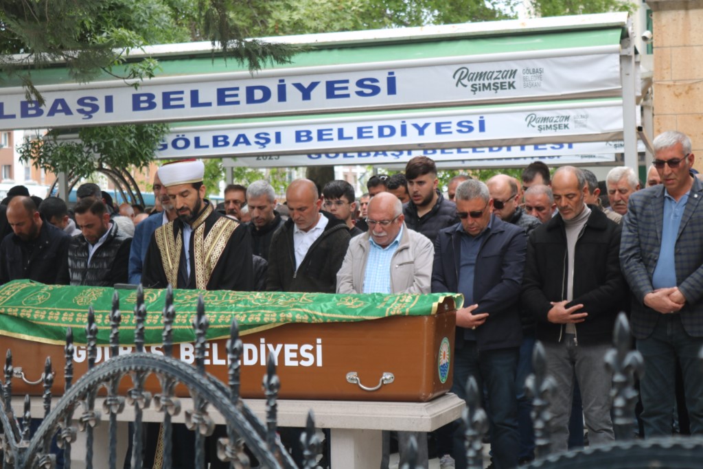 Parkta bıçakla öldürülen çocuk, son yolculuğuna uğurlandı