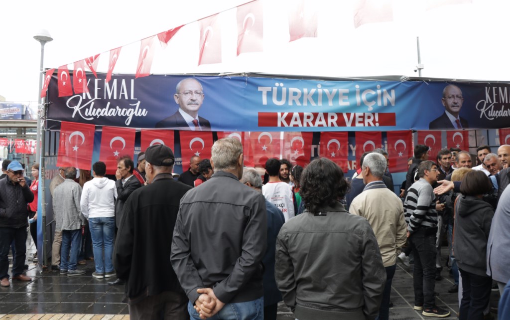 CHP Erzincan Milletvekili Sarıgül, seçim çalışmalarını Sivas'ta sürdürdü