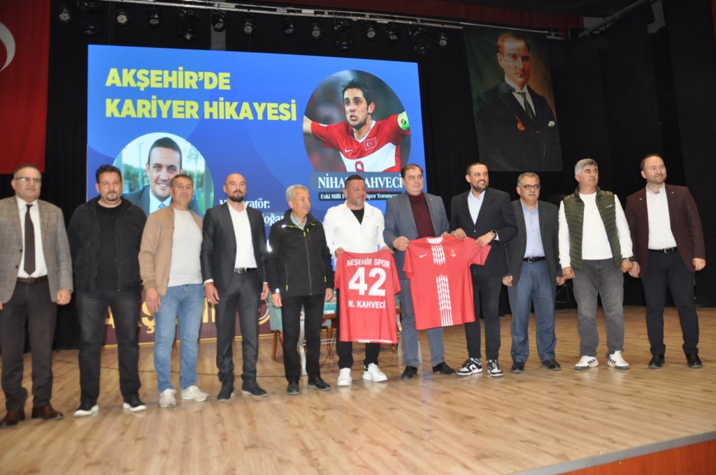 Eski milli futbolcu Nihat Kahveci söyleşide
