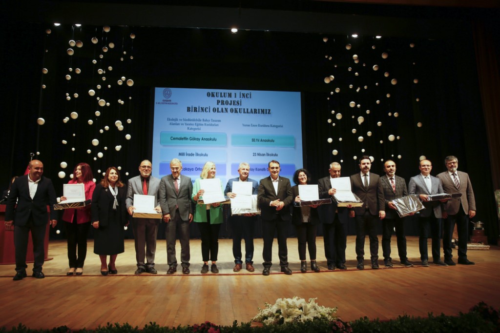 Bakan Dönmez, "Okulum Bir İnci Projesi Ödül Töreni"nde konuştu