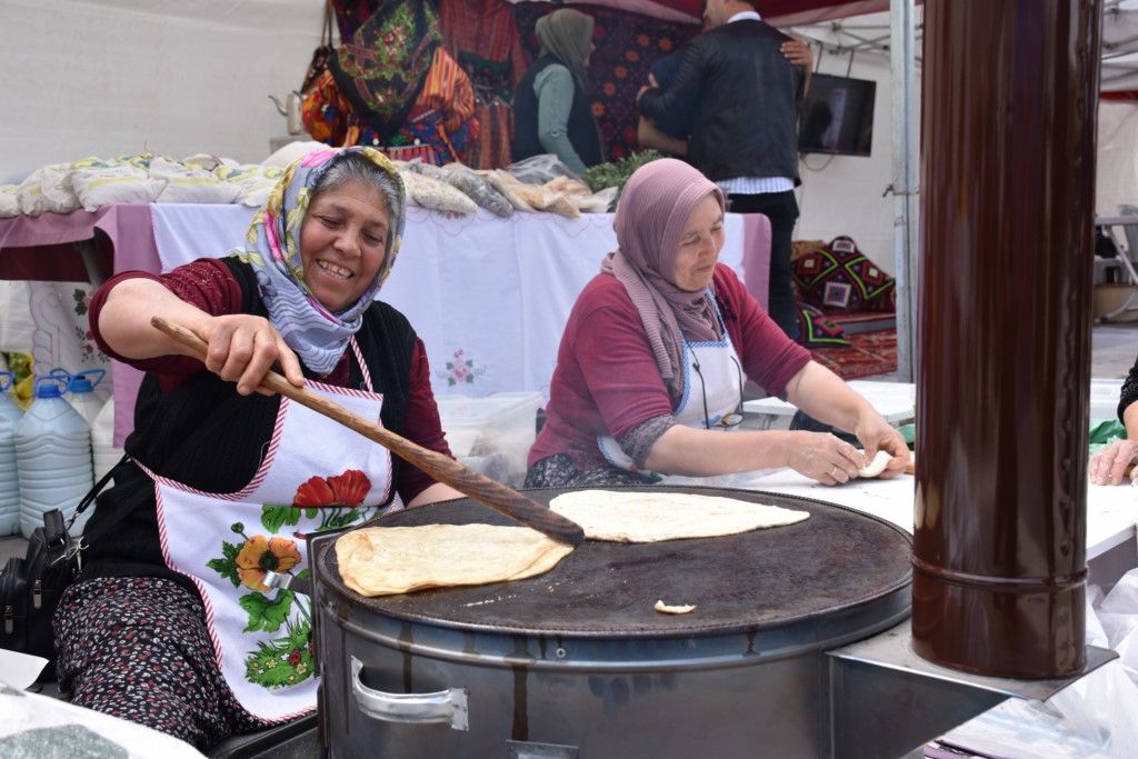 "Türk Mutfağı Haftası" stantlarında yöresel tatlar ikram edildi