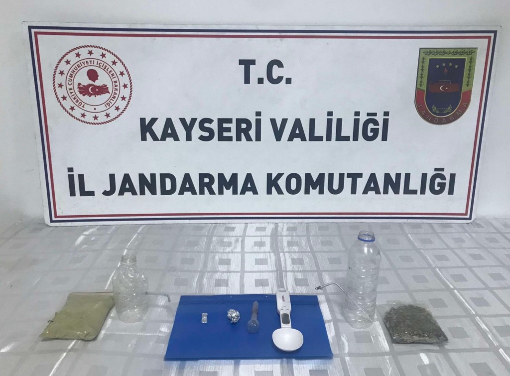 Uyuşturucu operasyonunda 4 zanlı yakalandı