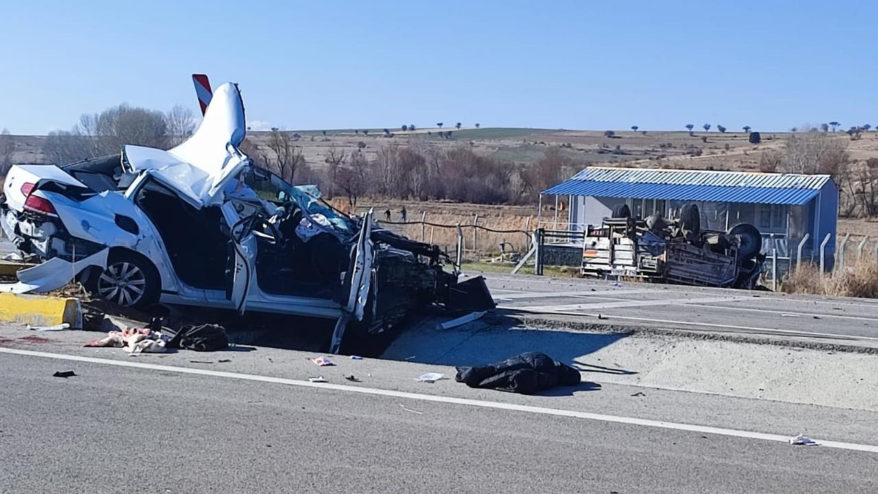 Trafik kazasında yaralanan genç hayatını kaybetti