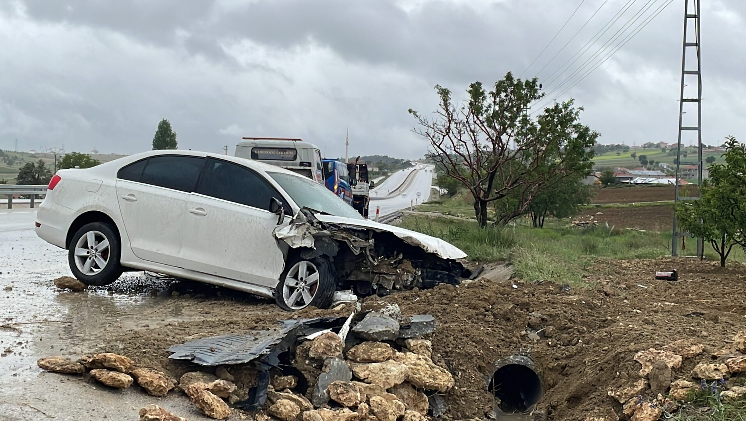 Trafik kazasında bir çocuk öldü, 3 kişi yaralandı