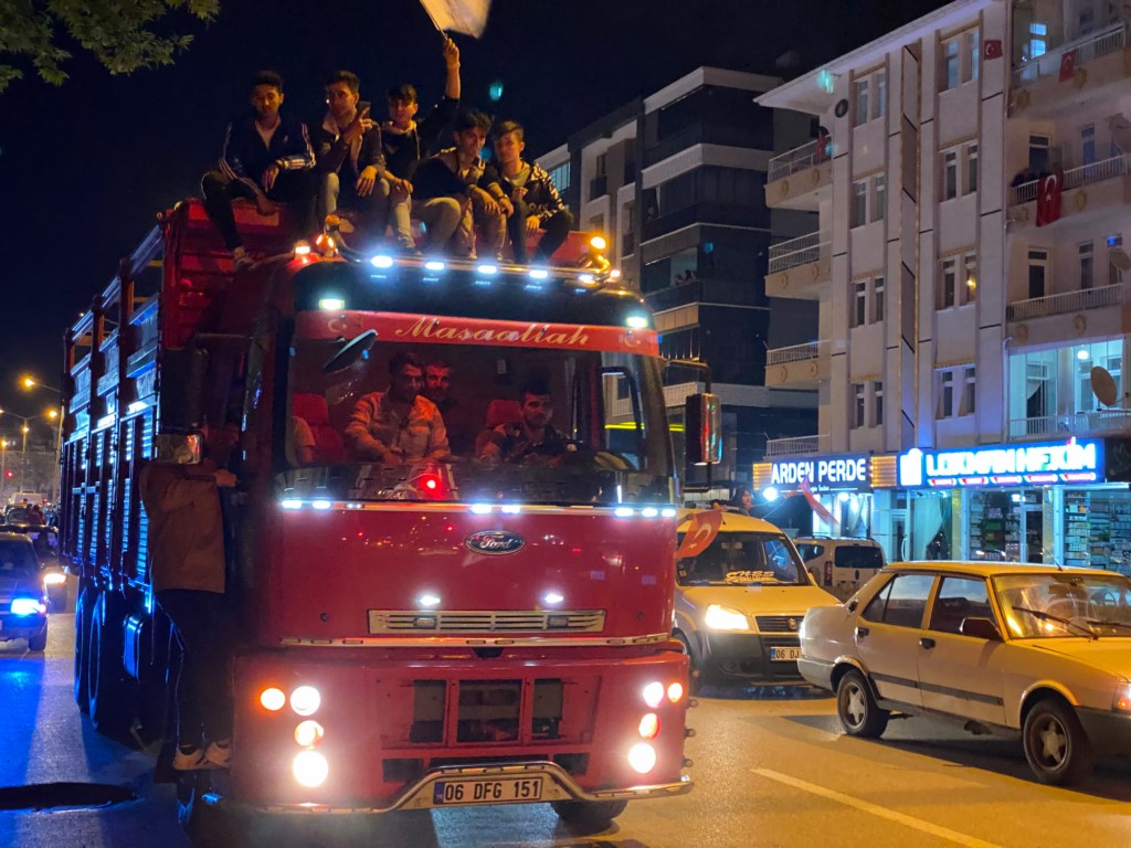 Çubuk'ta Cumhurbaşkanı Erdoğan'ın seçim zaferi kutlandı