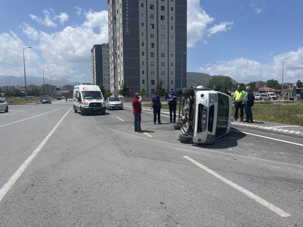 2 kişi geçirdikleri trafik kazasında yaralandı