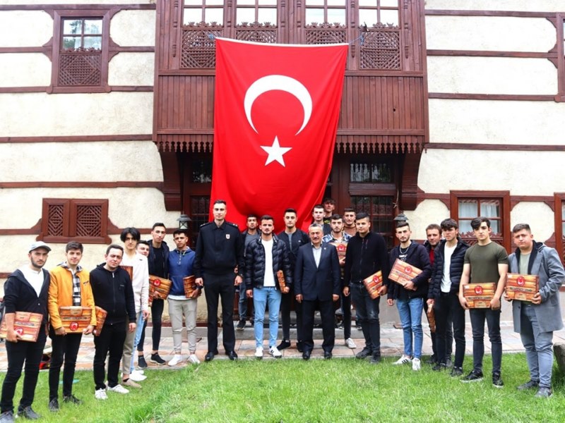 Seydişehir Belediye Başkanı Tutal, askere gidecek gençlerle bir araya geldi