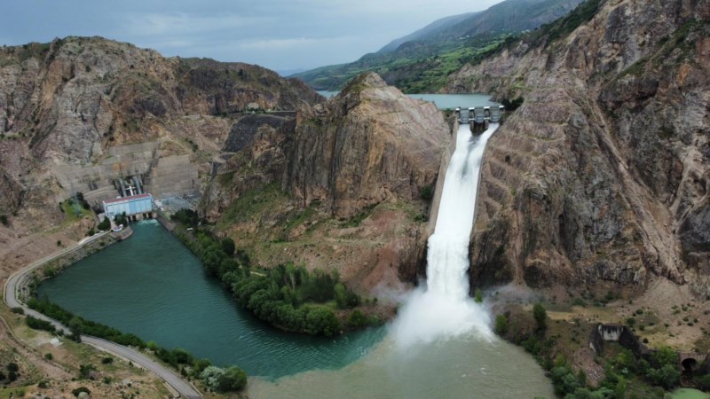 Kılıçkaya Barajı doldu, kapakları açıldı