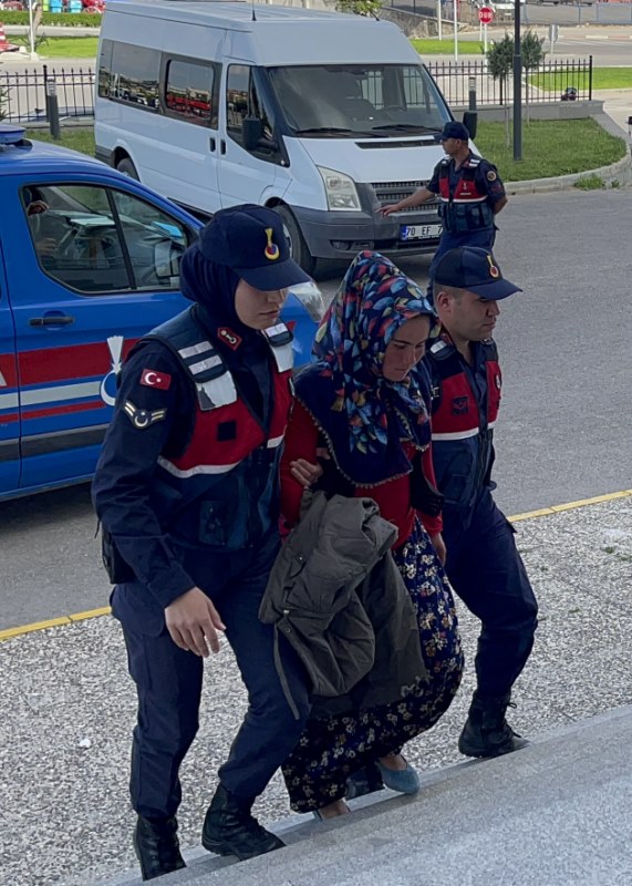 Kayınbiraderini bıçaklayarak öldüren kadın tutuklandı