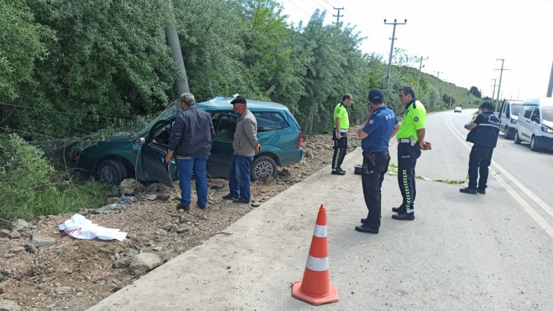 Direğe çarpan otomobildeki 13 yaşındaki çocuk öldü