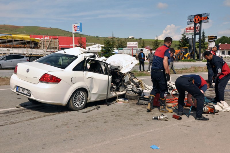 Otomobil ile kamyonun çarpışması sonucu 1 kişi öldü