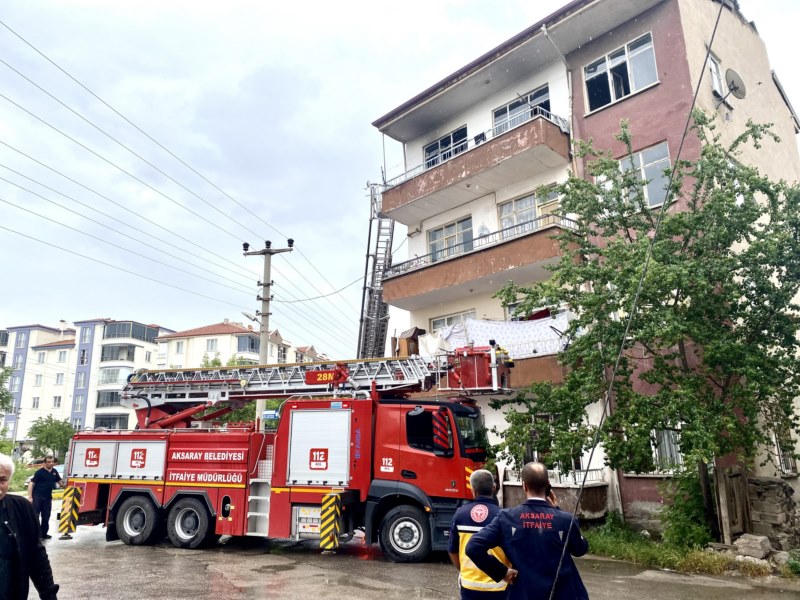 Evde çıkan yangında 1 kişi dumandan etkilendi