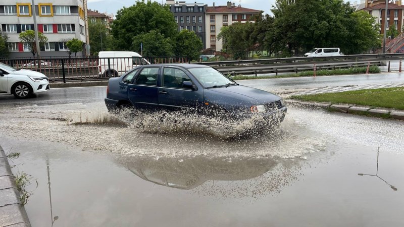 Eskişehir'de şiddetli yağış etkili oldu