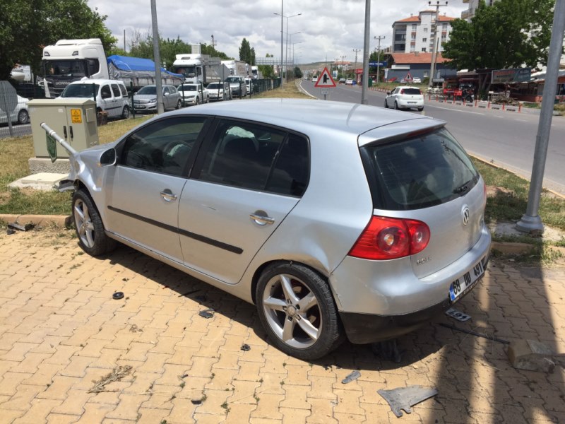 İki otomobilin çarpışması sonucu 1 kişi yaralandı