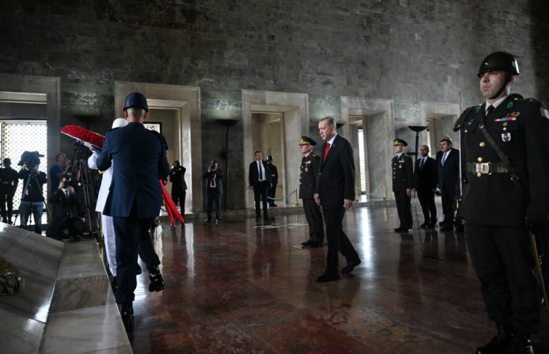 Cumhurbaşkanı Erdoğan, yeni Cumhurbaşkanlığı Kabinesi üyeleriyle Anıtkabir'i ziyaret etti