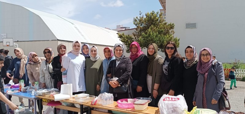 Yetim çocuklar yararına kermes düzenlendi