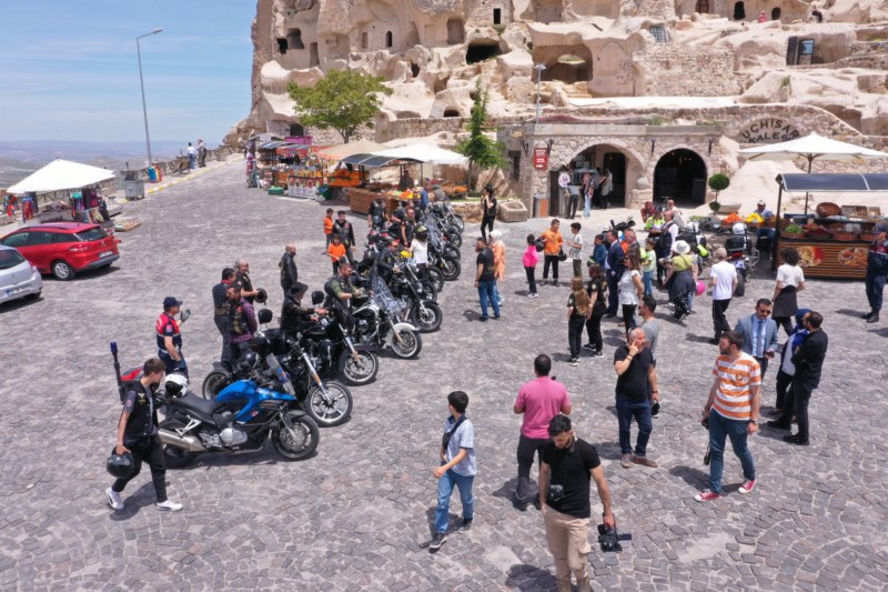 Depremzede çocuklar motorlarla Kapadokya'yı gezdi