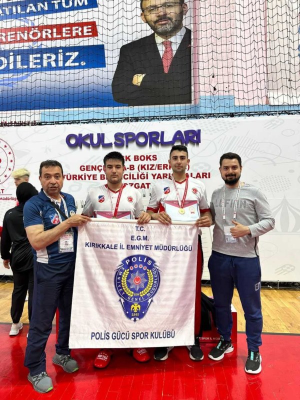 Kırıkkale Polis Gücü Lider Spor Kulübü'nün 2 sporcusu kick boksta Türkiye birincisi oldu