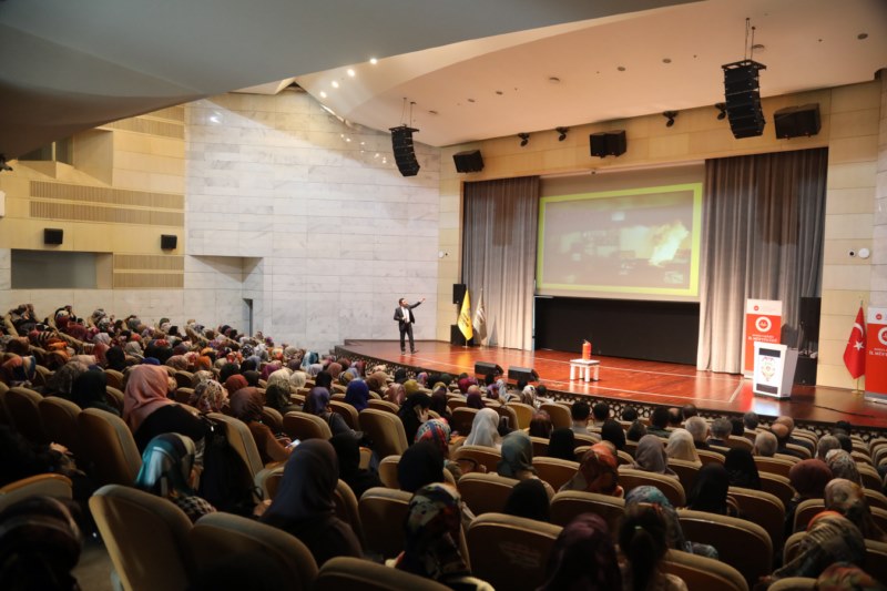 Kur'an kursu öğreticilerine “yangın ve ilkyardım” semineri