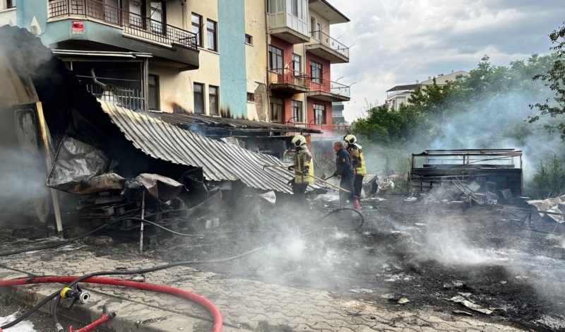 Gıda deposunda yangın çıktı