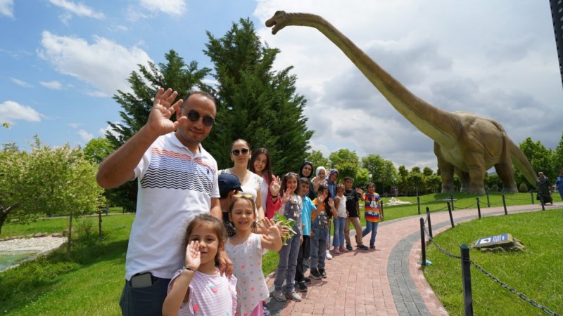 Depremzede çocuklar 80 Binde Devr-İ Alem Parkı’nı gezdi