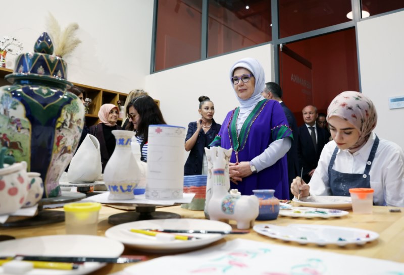 Emine Erdoğan, Bakü'de ziyaretlerde bulundu