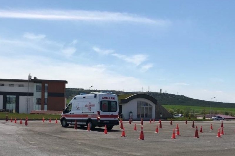 Ambulans ekiplerine ileri sürüş teknikleri eğitimi verildi