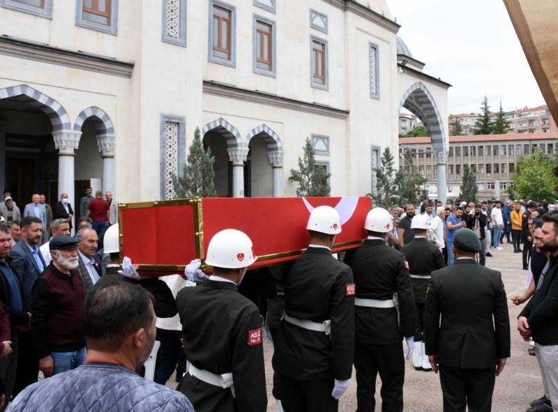 Kalp krizi sonucu vefat eden uzman çavuşun cenazesi defnedildi