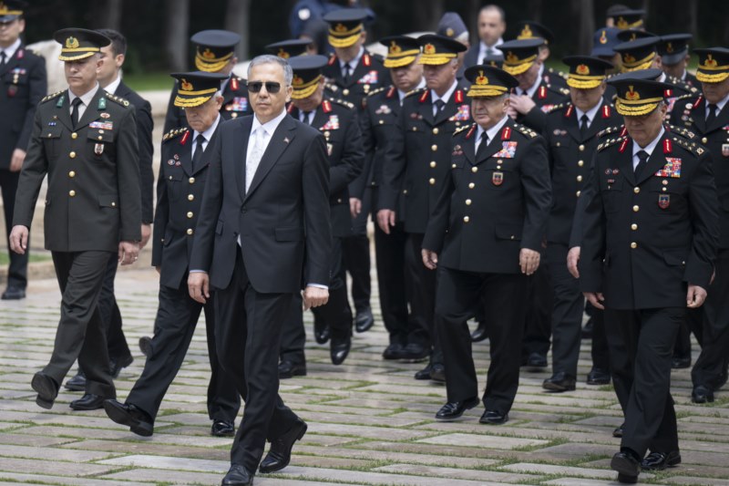 İçişleri Bakanı Yerlikaya Anıtkabir'i ziyaret etti