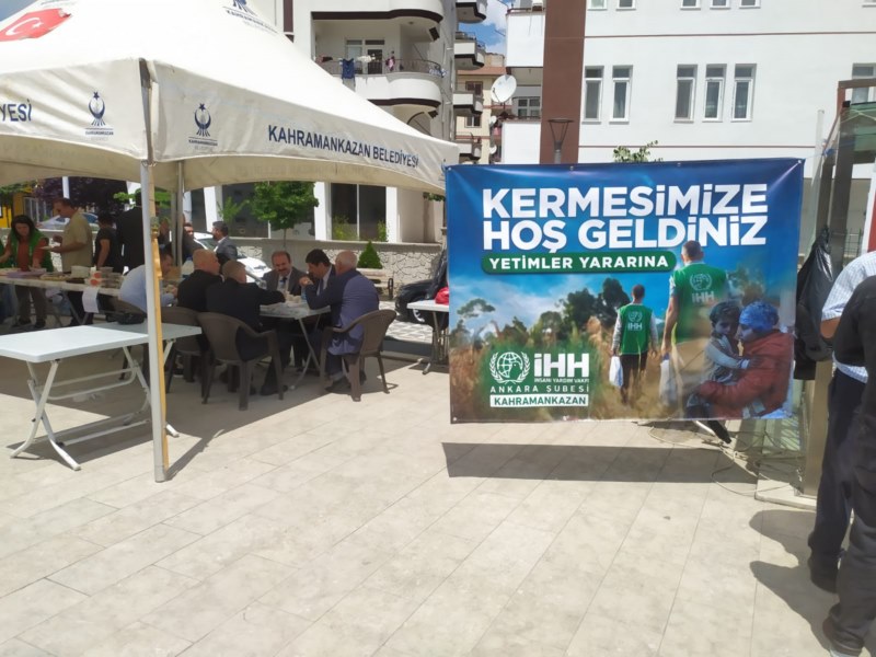 Yetim çocuklar için kermes düzenlendi