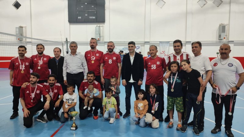 Suşehri'nde voleybol turnuvası düzenlendi