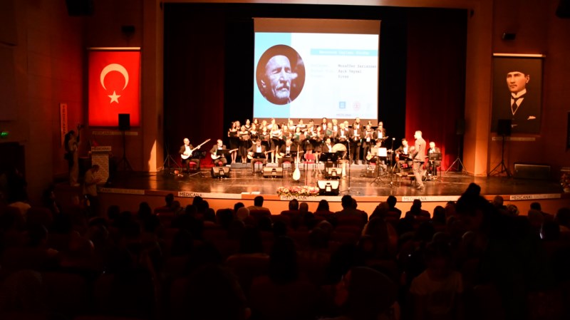 Sağlık çalışanları düzenledikleri konserle Aşık Veysel'i andı