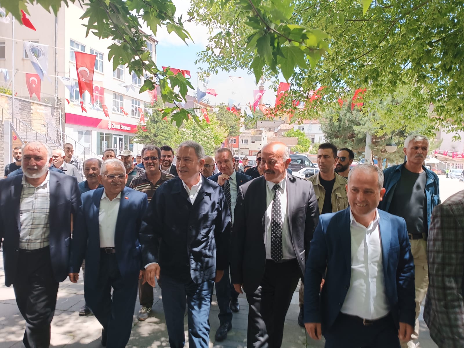 Hulusi Akar, Özvatan'ı ziyaret etti