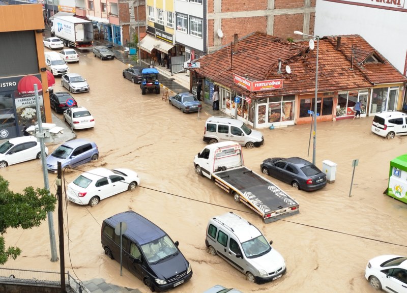 Şabanözü, Başçiftlik ve Turhal'da sağanak etkili oldu