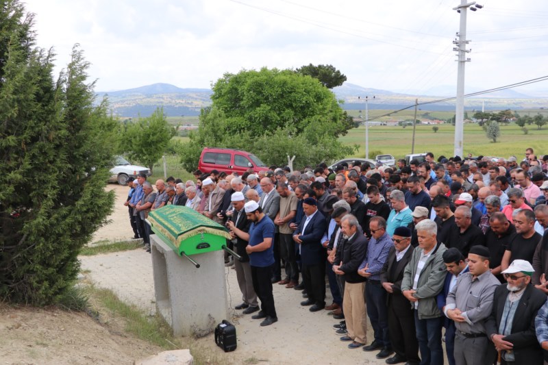 Mantar zehirlenmesi sonrası hayatını kaybeden kızın cenazesi defnedildi