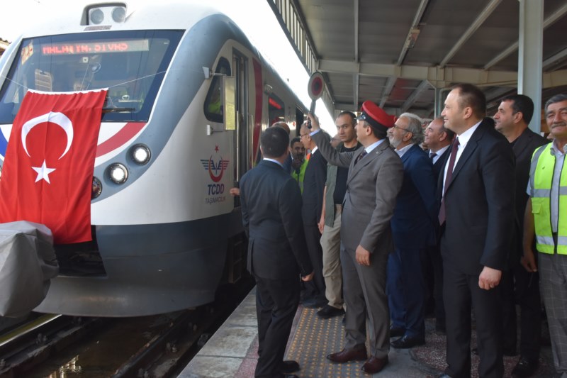 Malatya'yı hızlı trenle Ankara ve İstanbul'a bağlayacak Sivas Bölgesel Treni seferleri başladı