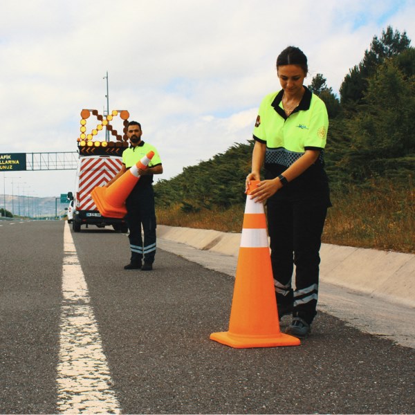 ICA'dan otoyol çalışanlarına karşı yol güvenliği uyarısı