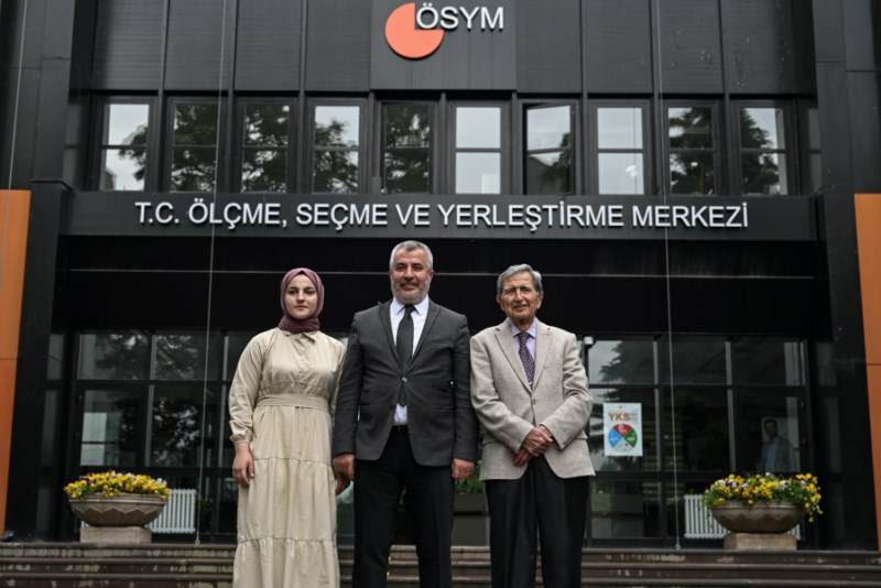 ÖSYM Başkanı Ersoy, YKS'nin en genç ve en yaşlı adaylarını ağırladı