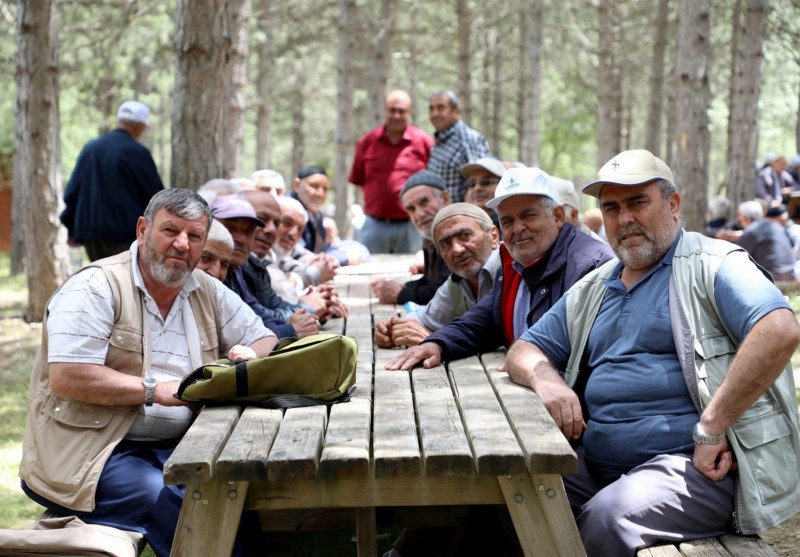 İhtiyar delikanlılar piknikte buluşturdu