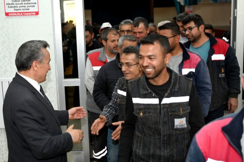 Belediye Başkanı Mehmet Tutal'dan personele bayram ikramiyesi müjdesi