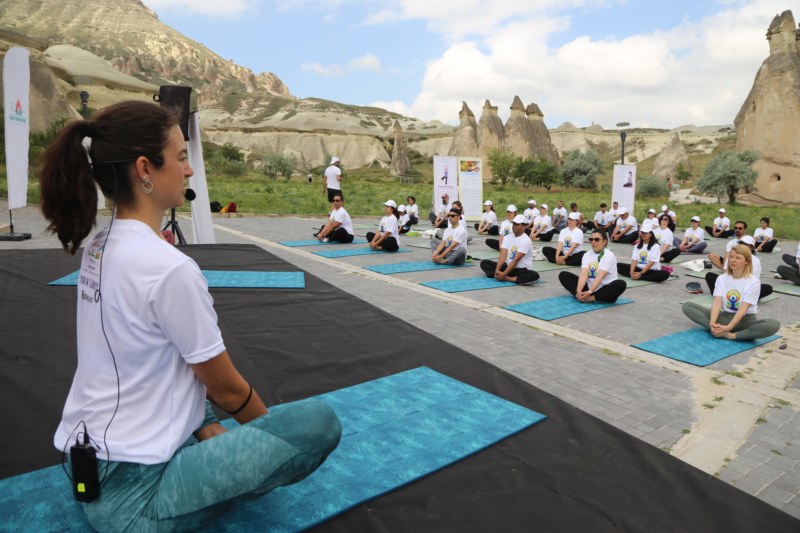 Hindistan'ın Ankara Büyükelçiliğince Kapadokya'da yoga etkinliği düzenlendi