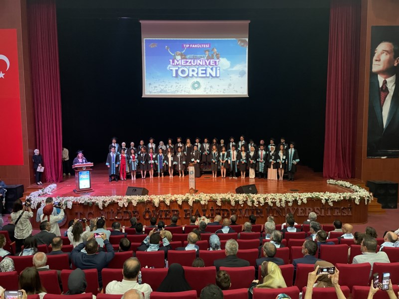 Niğde Ömer Halisdemir Üniversitesi Tıp Fakültesi ilk mezunlarını verdi