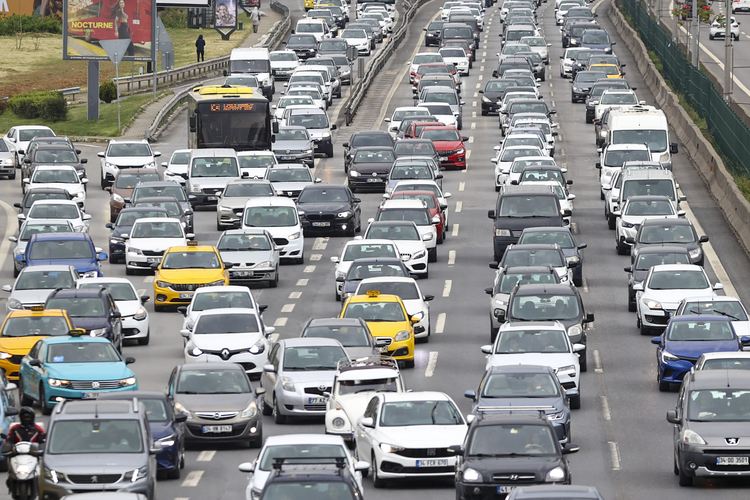 Bayram trafiğinde erken saatlerde uzun yola çıkmak riskli