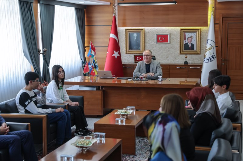 Başkan Bilgin, LGS'den tam puan alan öğrencileri ağırladı