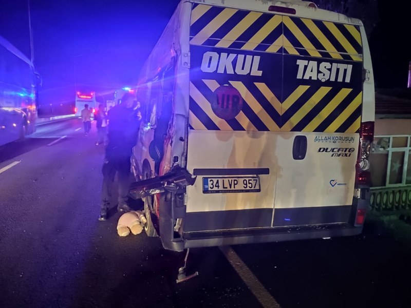 Trafik kazasında 3 kişi öldü, 16 kişi yaralandı