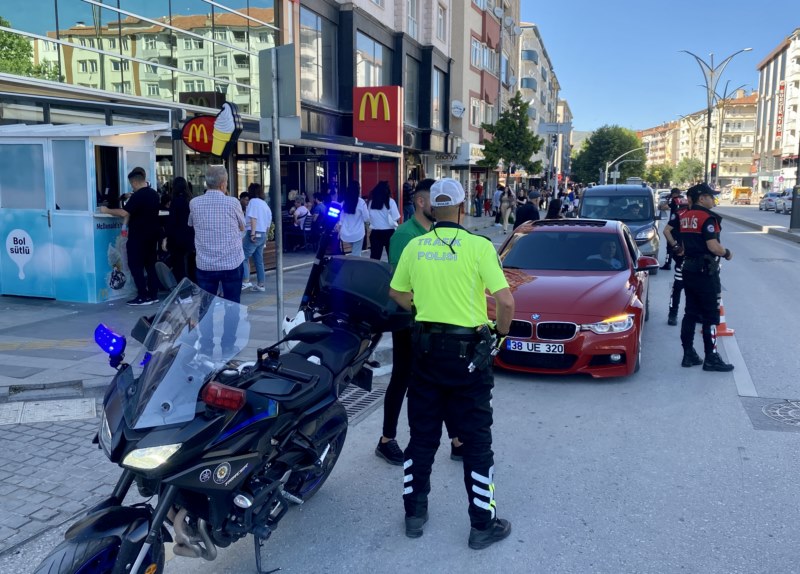 Polis ekipleri bayram tedbirlerini arttırdı